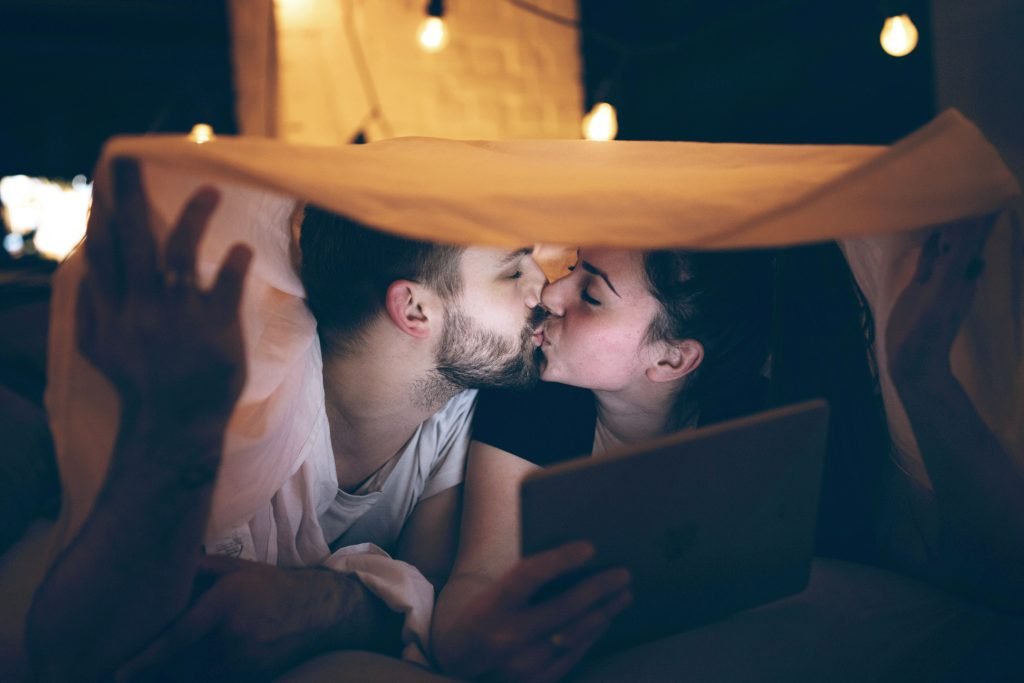 5 TIPS TO KEEP A LONG DISTANCE RELATIONSHIP ALIVE