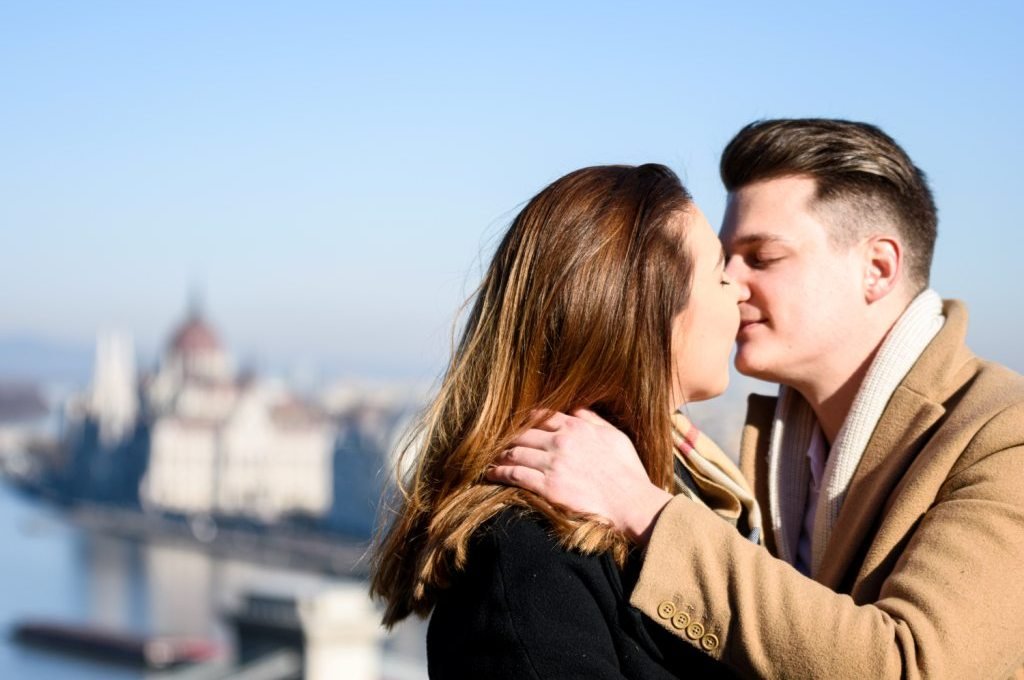 Online Dating Tips for the Digital Age of Romance